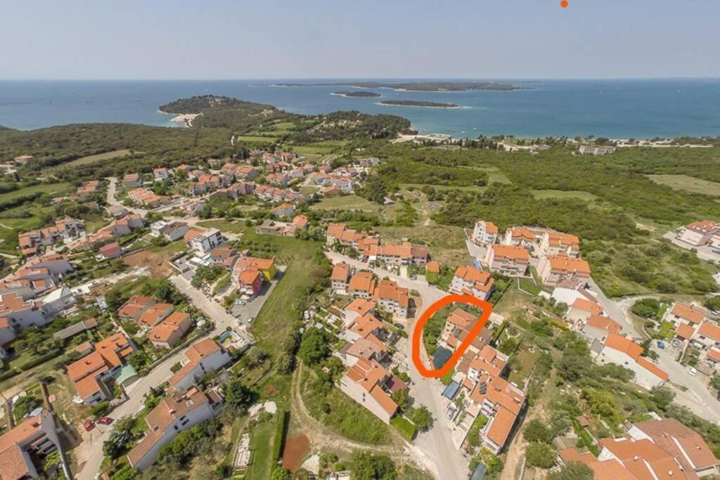 Apartman 100M2, Full Opremljen, Privatni Parking. Pula Extérieur photo