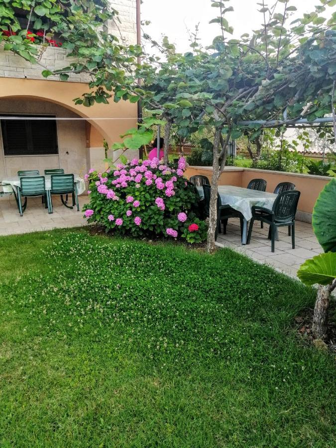 Apartman 100M2, Full Opremljen, Privatni Parking. Pula Extérieur photo