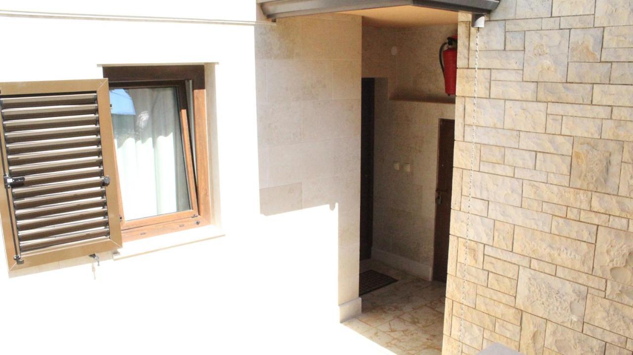 Apartman 100M2, Full Opremljen, Privatni Parking. Pula Extérieur photo