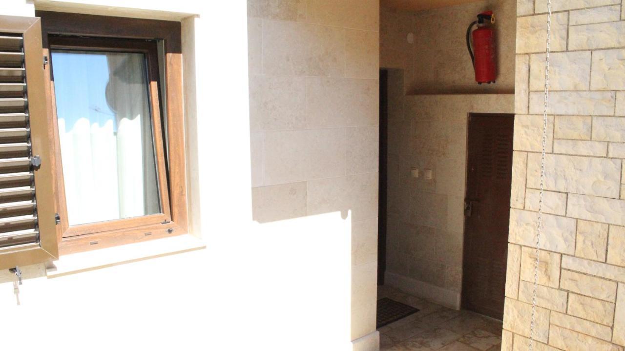 Apartman 100M2, Full Opremljen, Privatni Parking. Pula Extérieur photo