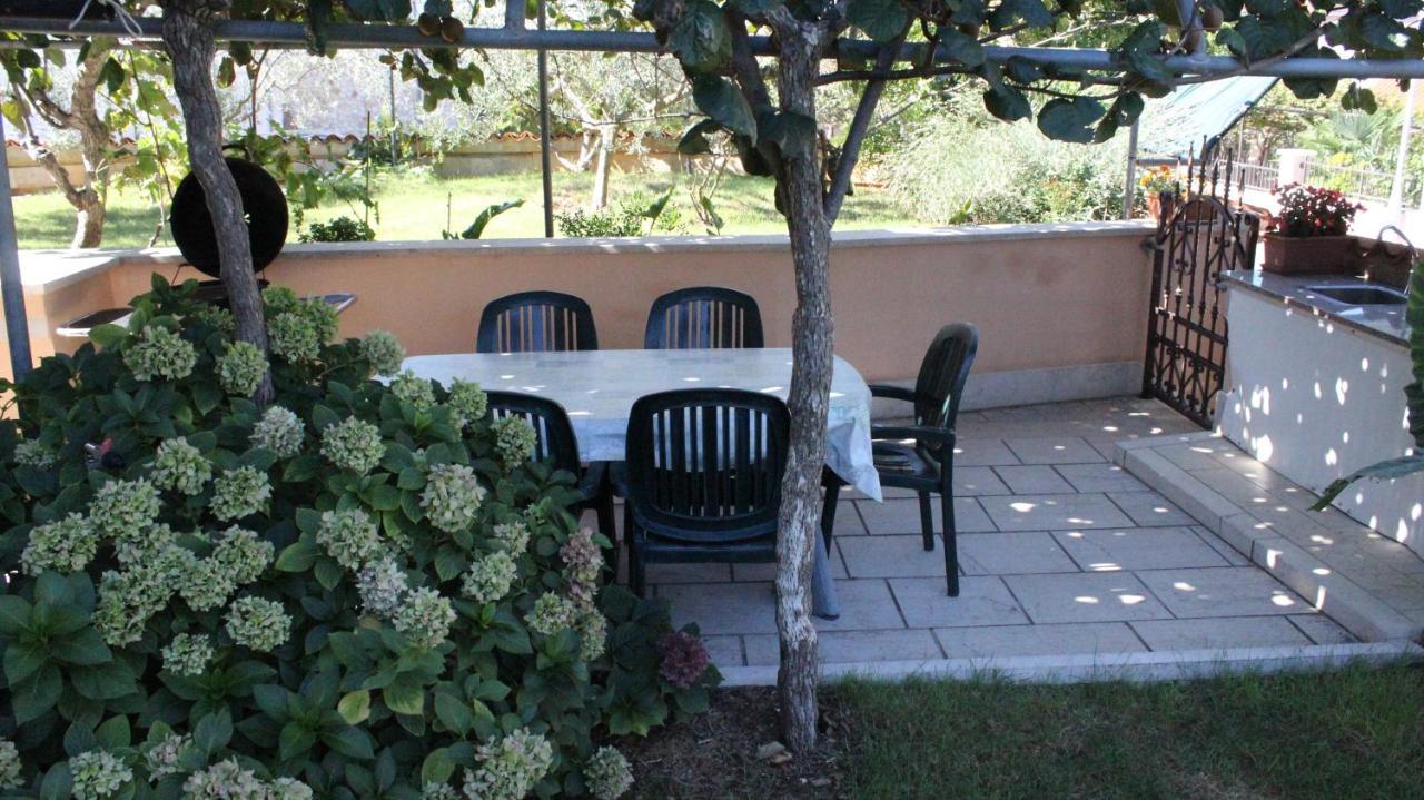 Apartman 100M2, Full Opremljen, Privatni Parking. Pula Extérieur photo
