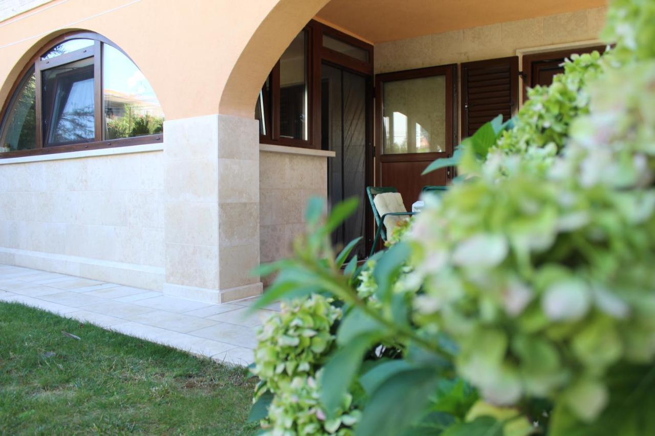 Apartman 100M2, Full Opremljen, Privatni Parking. Pula Extérieur photo