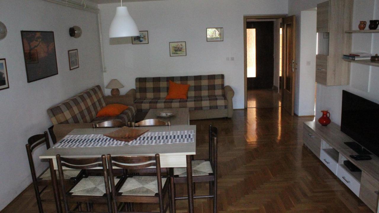 Apartman 100M2, Full Opremljen, Privatni Parking. Pula Extérieur photo